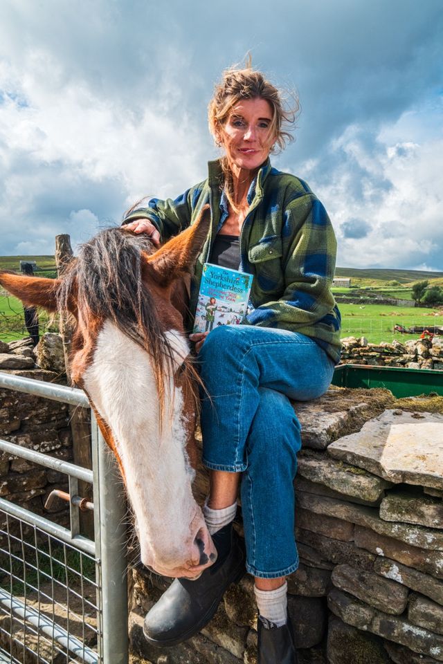 Author Event with Lucy Saggers 4 2U dhdsQ xmas book